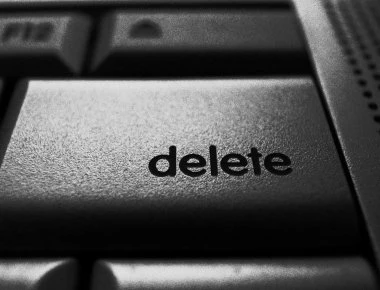 Υπερωρίες δούλεψε χθες η «γομολάστιχα» στις φιλοκυβερνητικές ιστοσελίδες